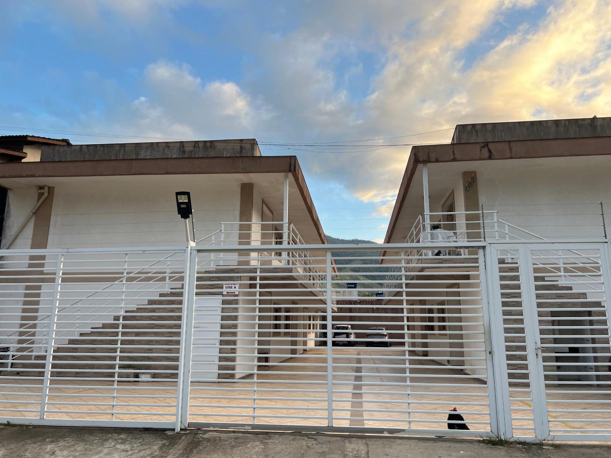 Apto Com Piscina De Maranduba - Apartamento *